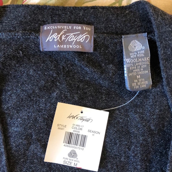 Vintage LORD & TAYLOR  Size Medium 100% Pure New Wool Deep-V Button Cardigan NEW - Picture 11 of 15